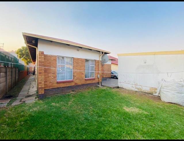 7 BEDROOM HOUSE FOR SALE IN GERMISTON STATION